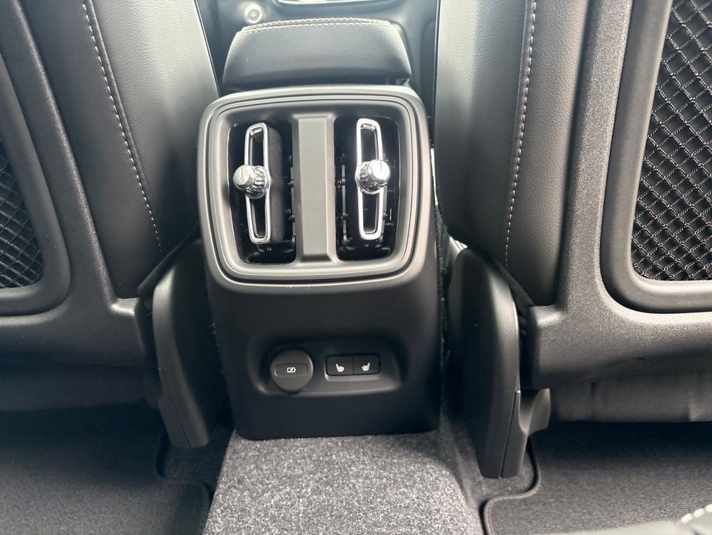 2026 Volvo XC40 Ultra - Photo 47