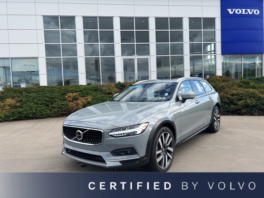2025 Volvo V90 Cross Country Wagon 