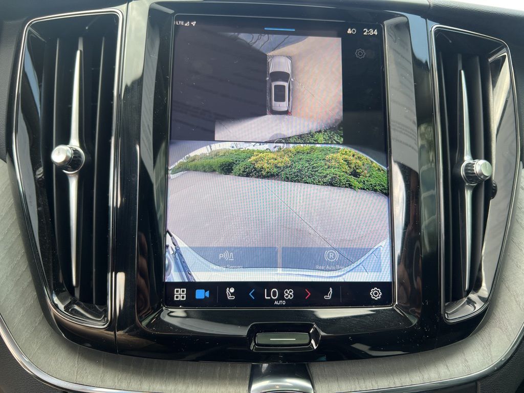 2025 Volvo XC60 Plus - Photo 22