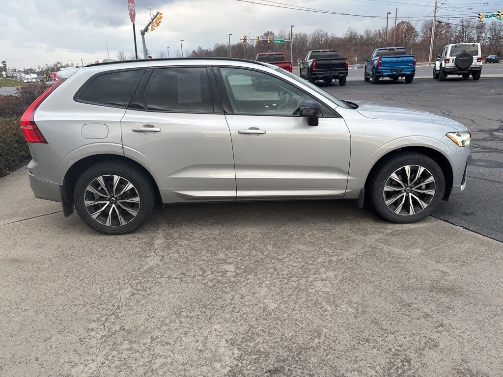 2023 Volvo XC60 B5 Plus photo 4