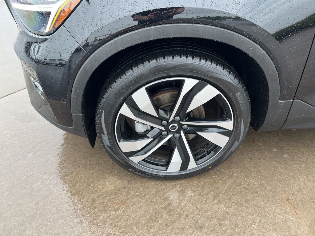 2023 Volvo XC40 Plus - Photo 9