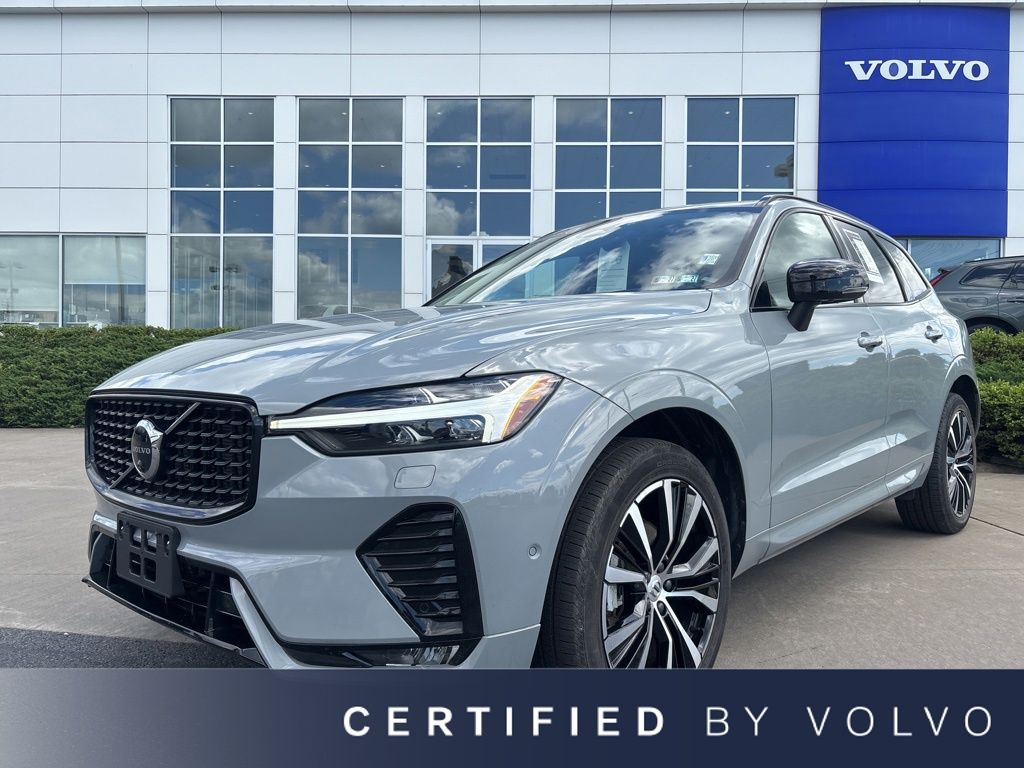 2024 Volvo XC60 B5 Plus Dark Theme AWD's photo