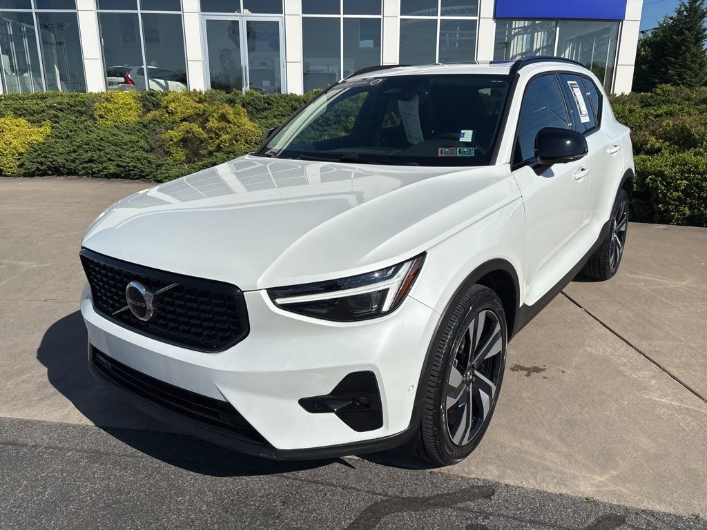 Certified 2024 Volvo XC40 B5 Plus Dark Theme SUV