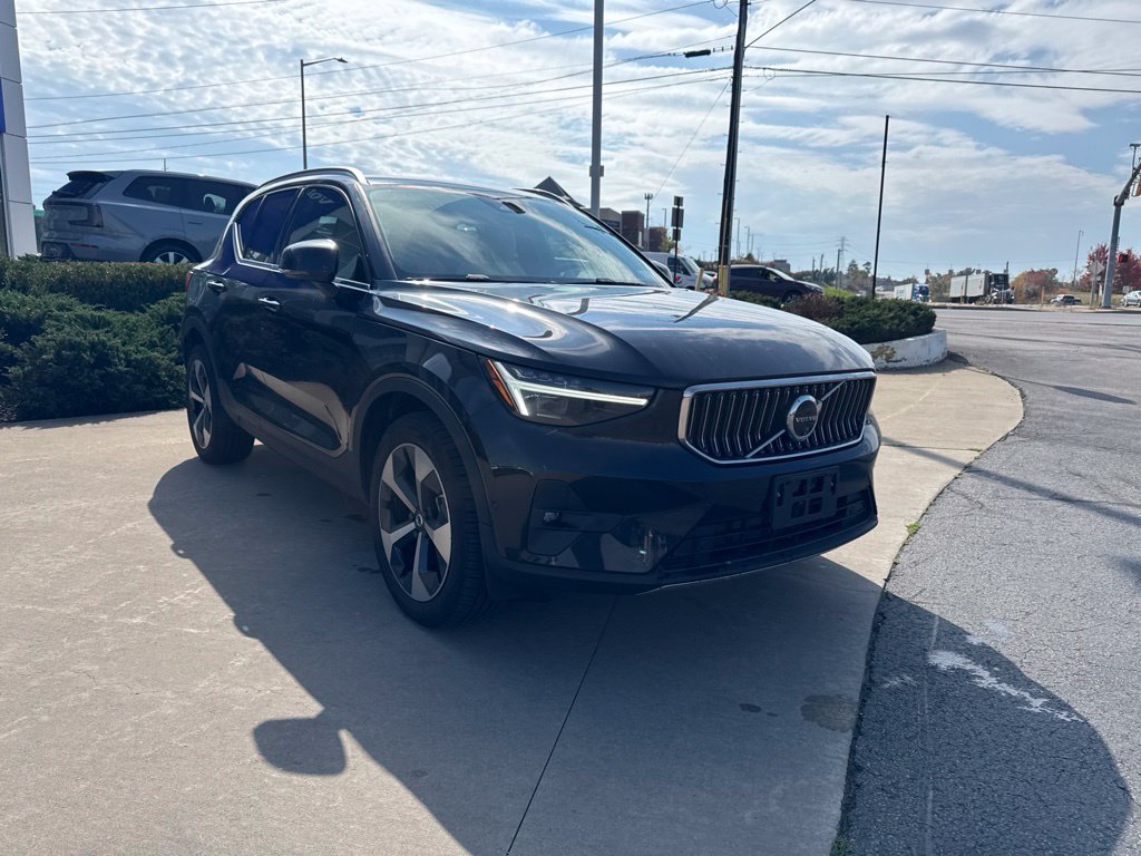 Used 2025 Volvo XC40 B5 Plus Bright Theme SUV