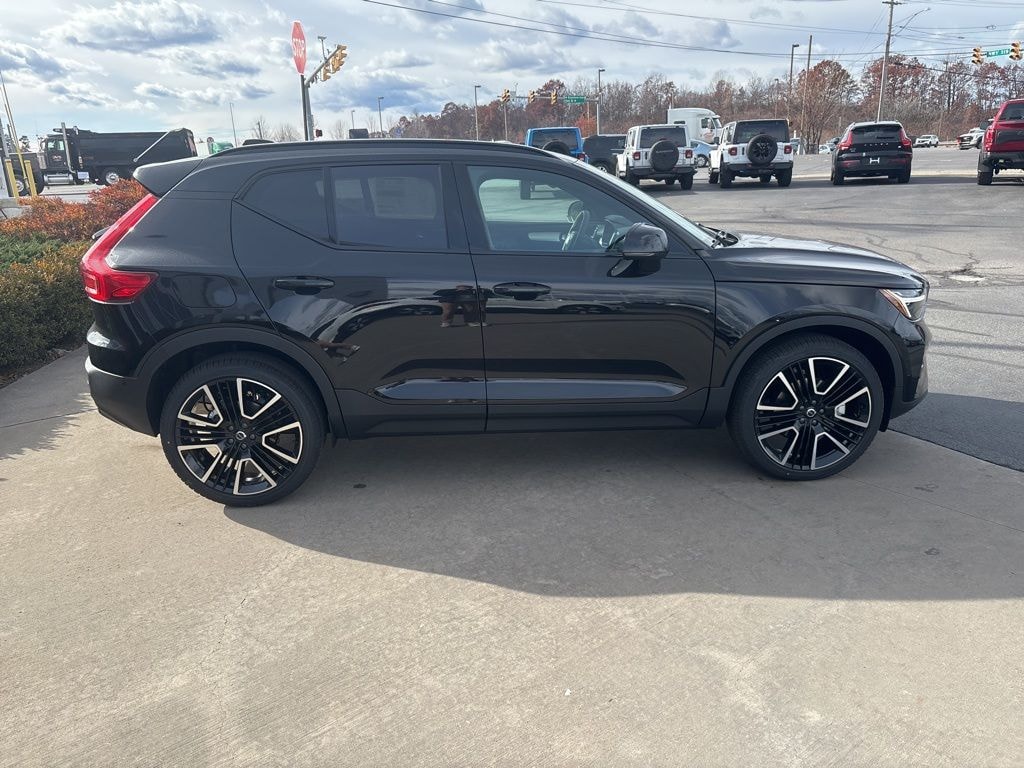 New 2026 Volvo XC40 B5 Ultra Black Edition SUV