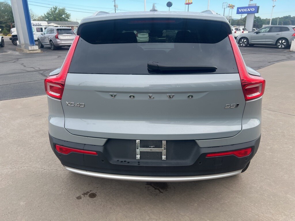 2025 Volvo XC40 Core photo 2