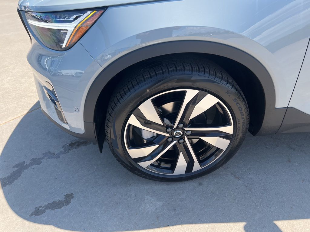 2026 Volvo XC40 Ultra - Photo 9