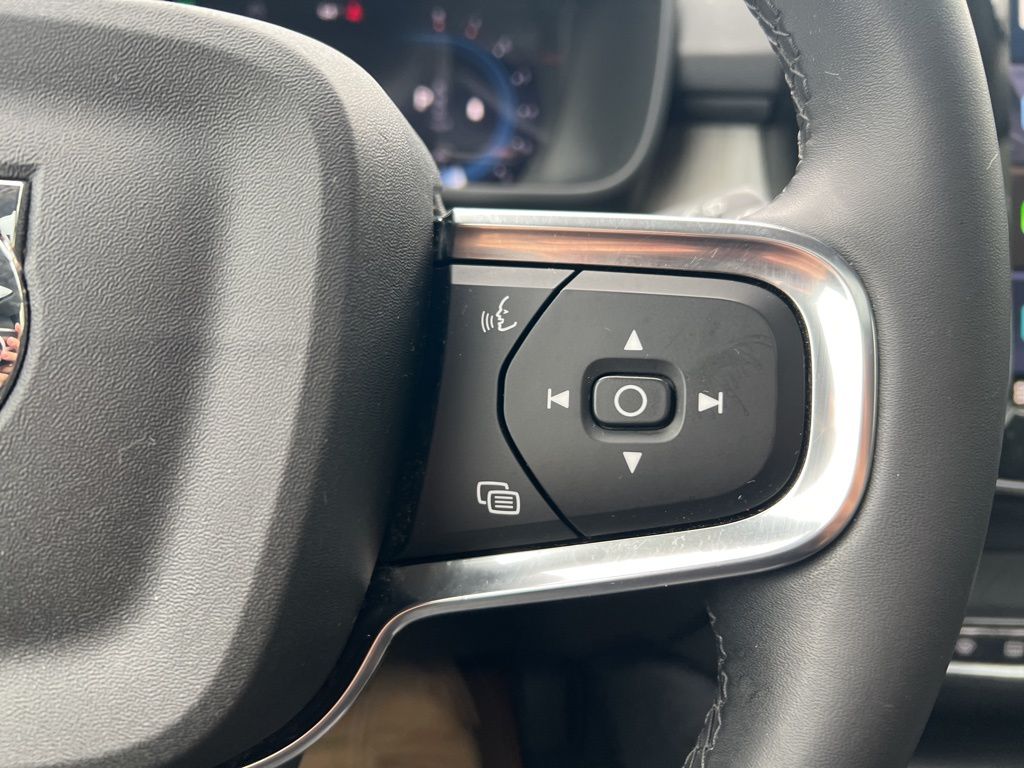 2023 Volvo XC40 Plus - Photo 18
