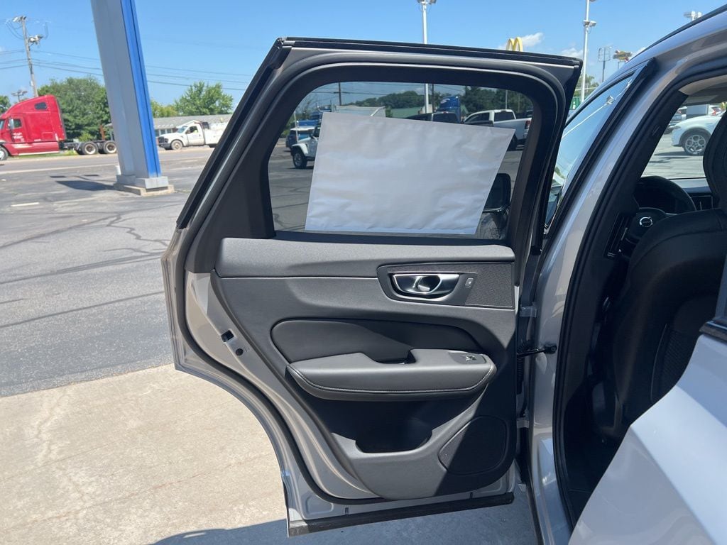 2025 Volvo XC60 Plus - Photo 28