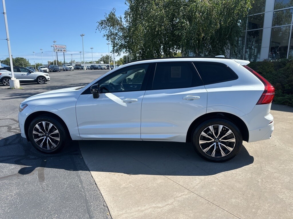 2025 Volvo XC60 B5 Plus photo 2