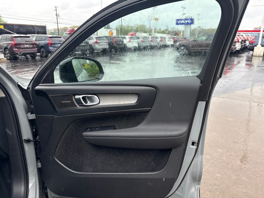 2026 Volvo XC40 Ultra - Photo 40