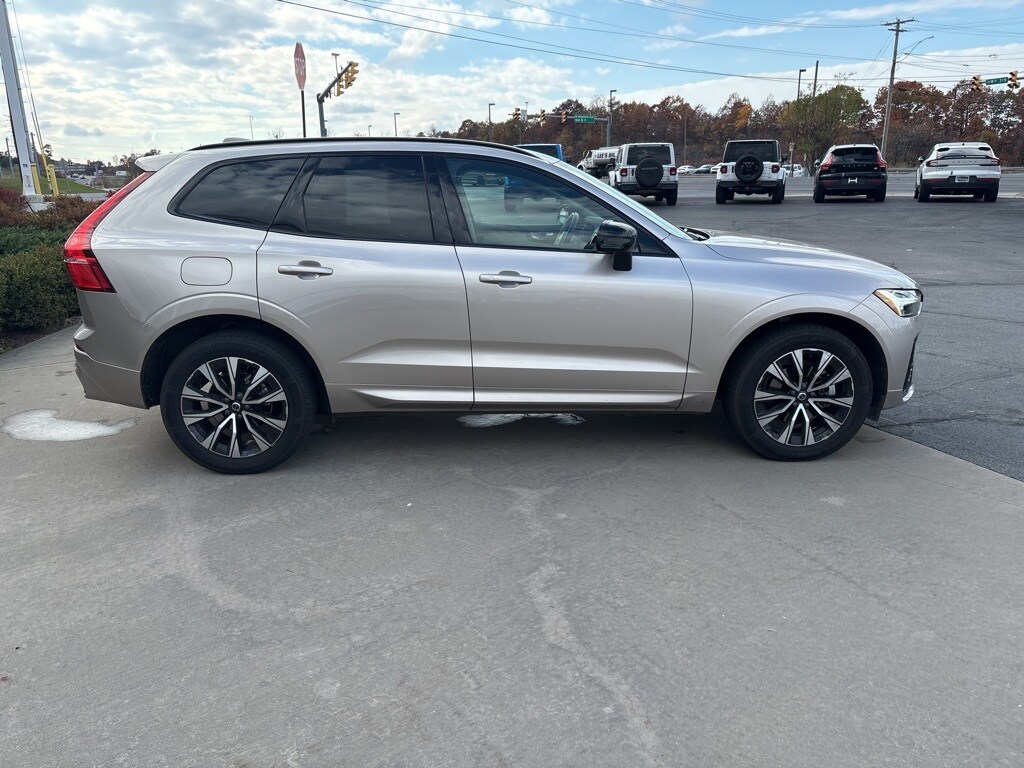 2024 Volvo XC60 B5 Core photo 4