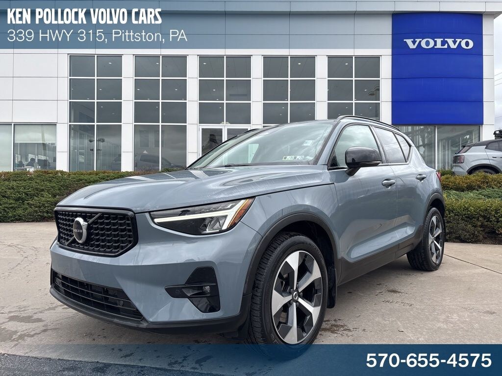 Used 2023 Volvo XC40 B5 Plus Dark Theme SUV