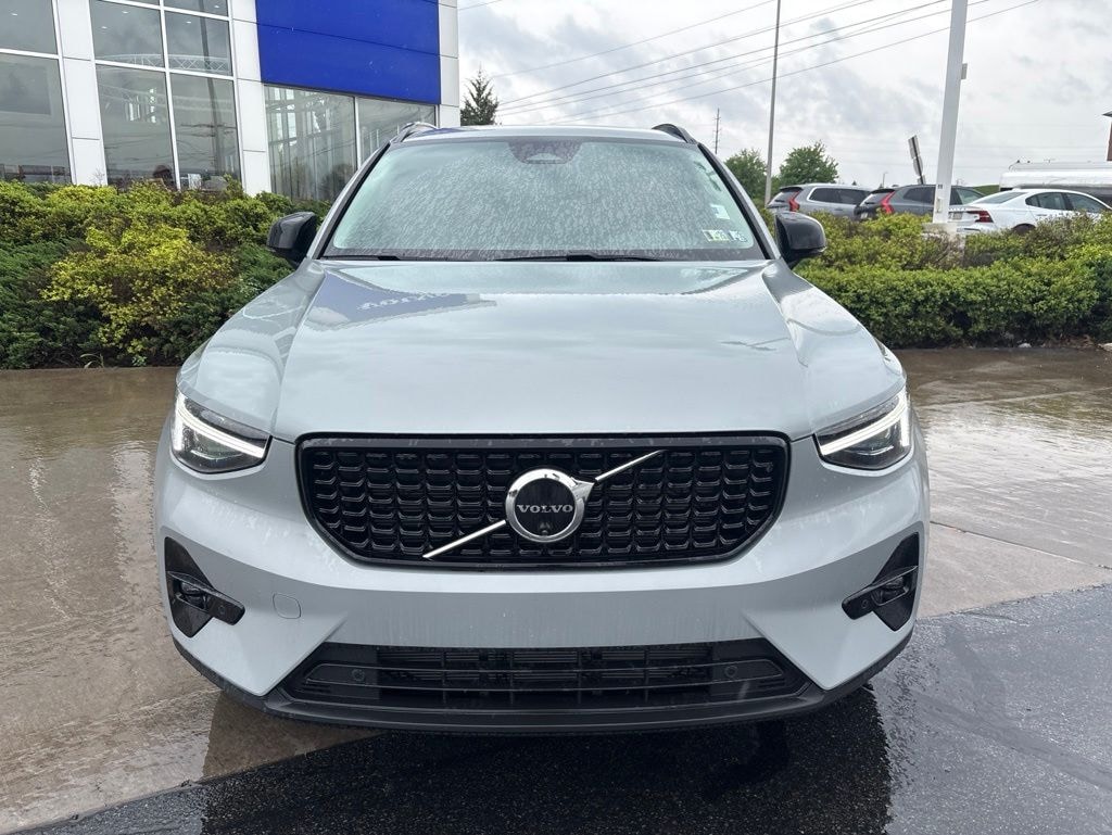 New 2026 Volvo XC40 B5 Ultra SUV