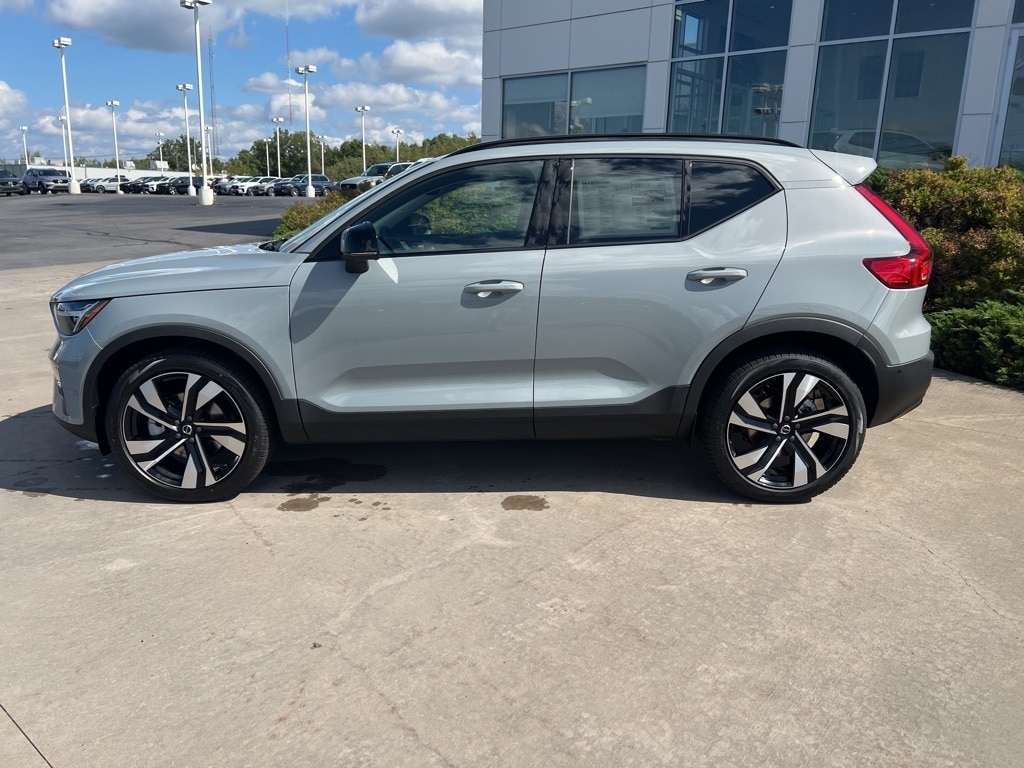 New 2026 Volvo XC40 B5 Ultra SUV