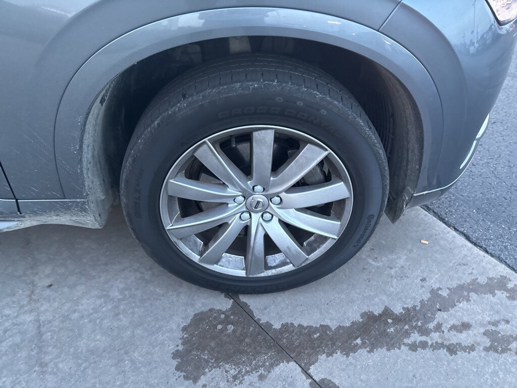 2016 Volvo XC90 T6 Momentum photo 4