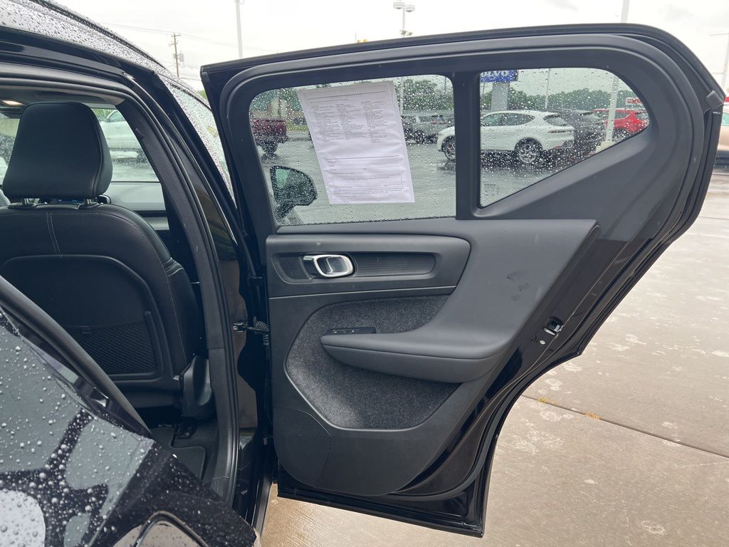 2023 Volvo XC40 Plus - Photo 32