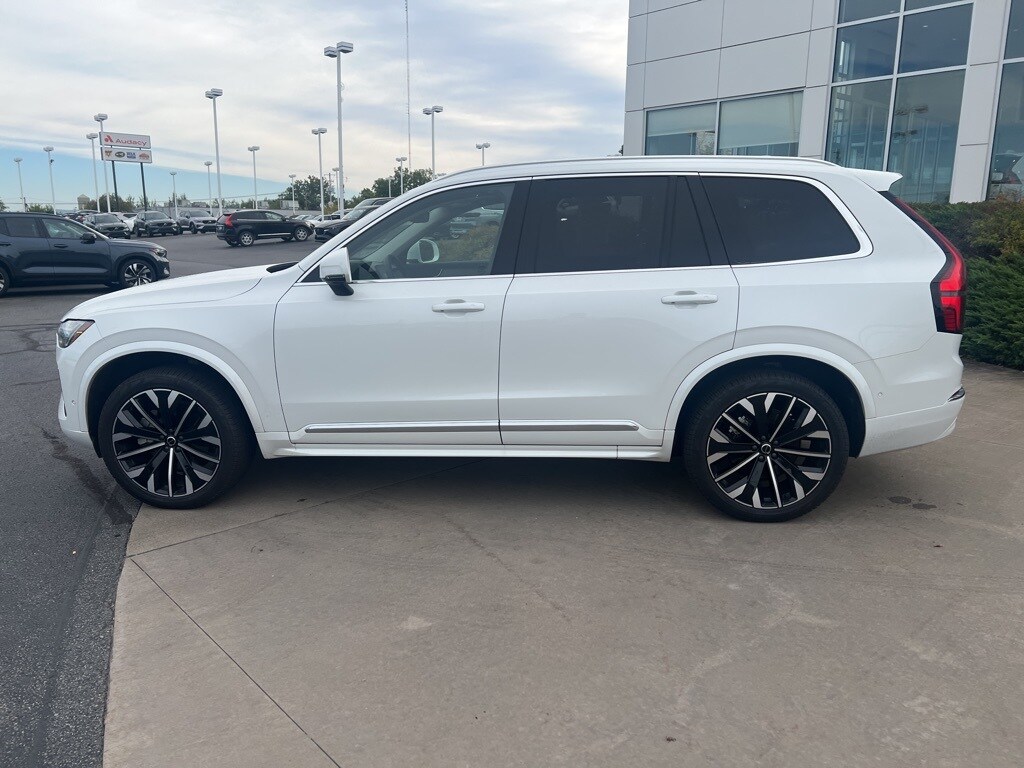 2025 Volvo XC90 B5 Plus photo 2