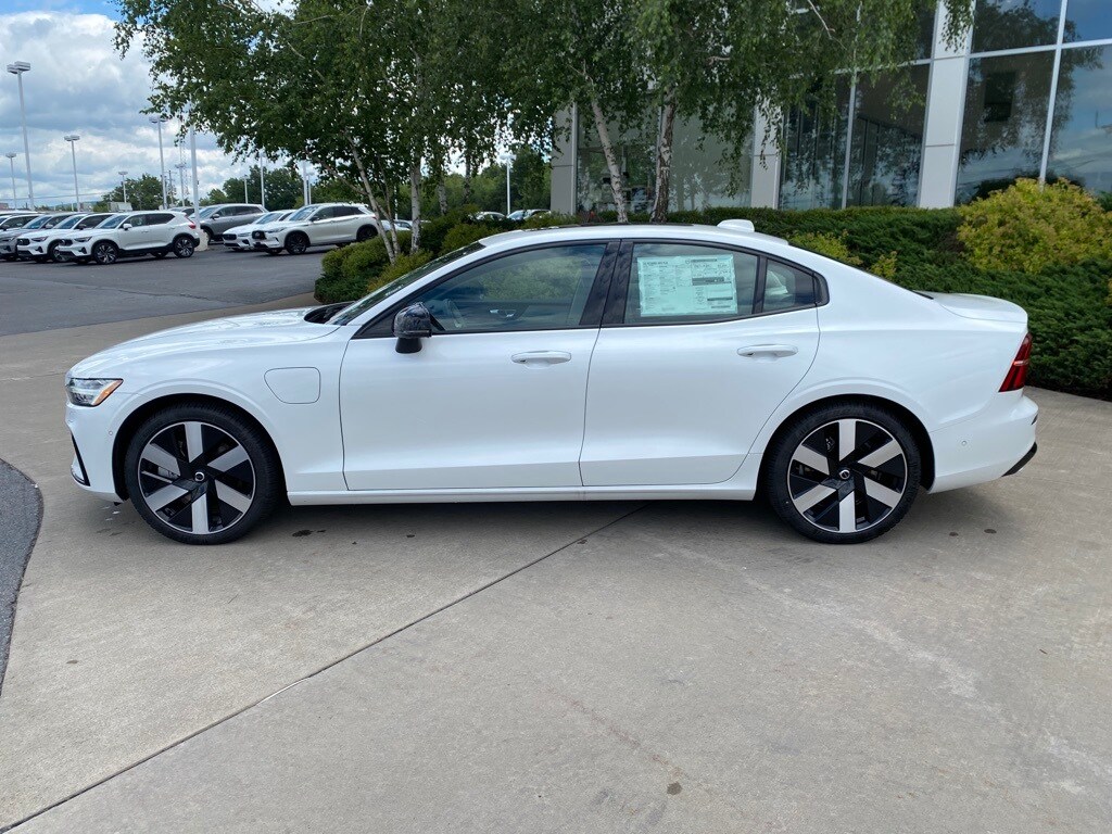 2024 Volvo S60 Recharge T8 Plus photo 2