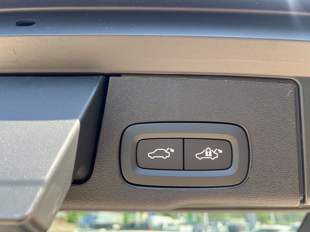 2025 Volvo XC60 Plus - Photo 33