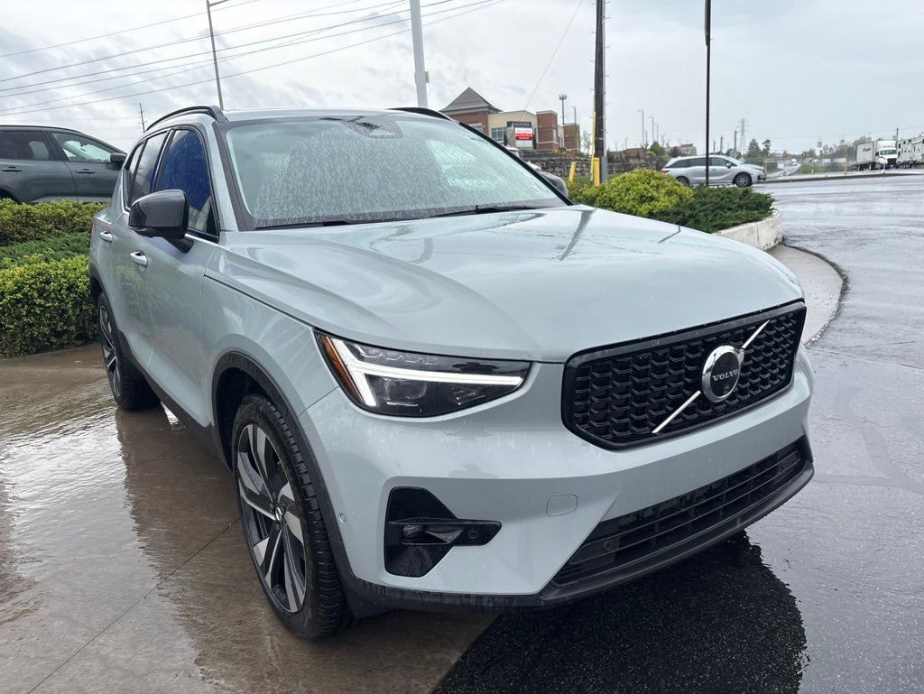 New 2026 Volvo XC40 B5 Ultra SUV