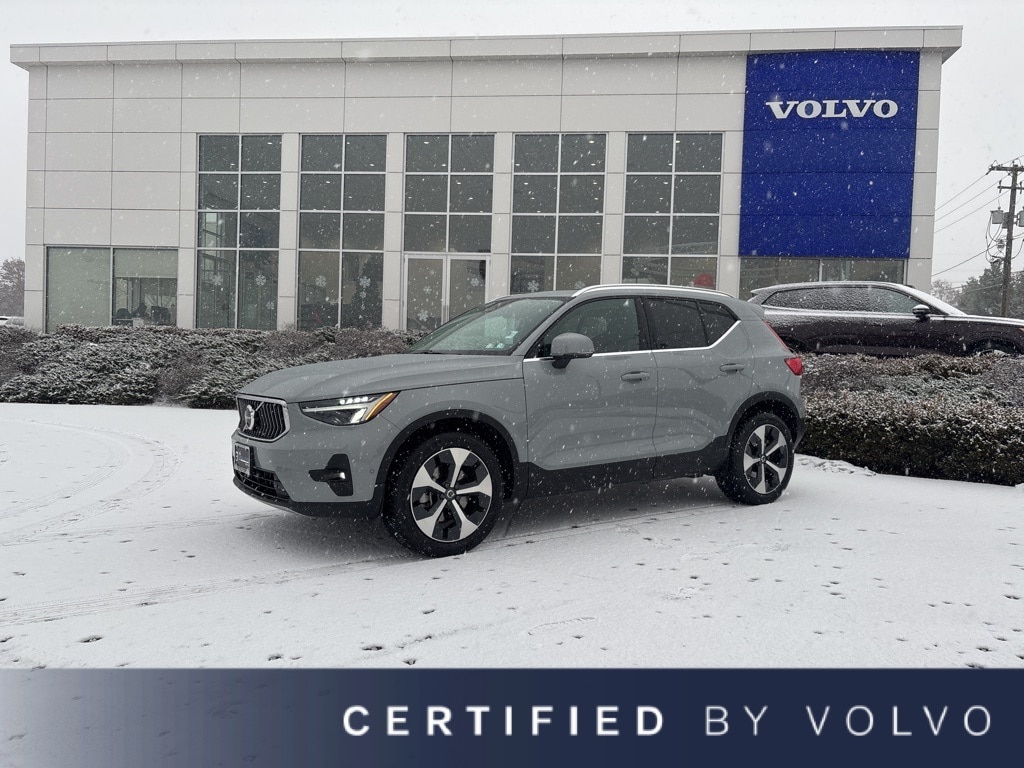2025 Volvo XC40 Plus's photo