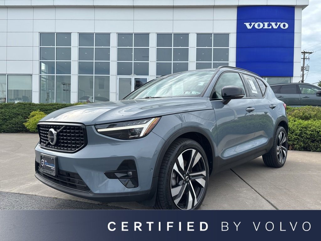 2023 Volvo XC40 B5 Ultimate Dark AWD's photo