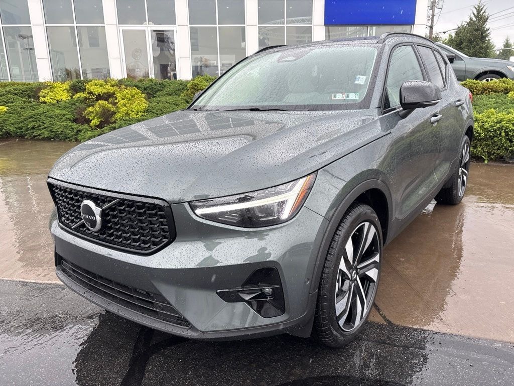 New 2026 Volvo XC40 B5 Plus SUV