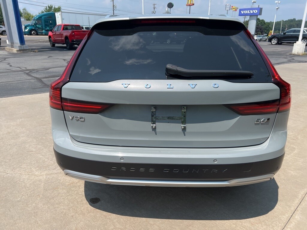 2025 Volvo V90 Cross Country B6 photo 3