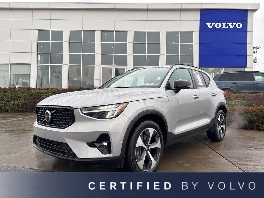 2023 Volvo XC40 SUV 