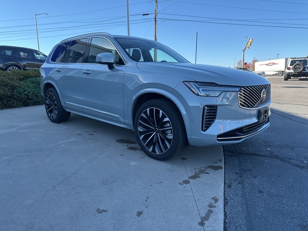 2025 Volvo XC90 Plus photo 3