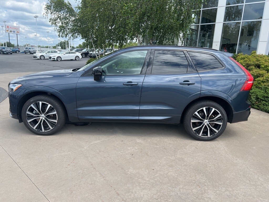 2023 Volvo XC60 B5 Plus photo 2