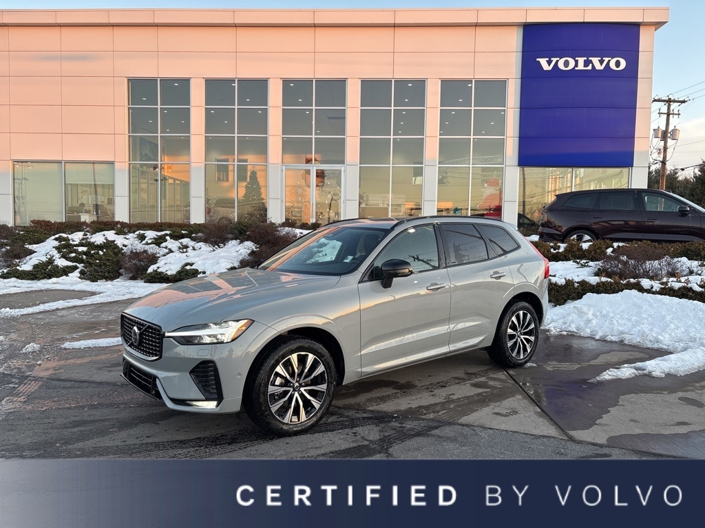 2025 Volvo XC60 Plus's photo