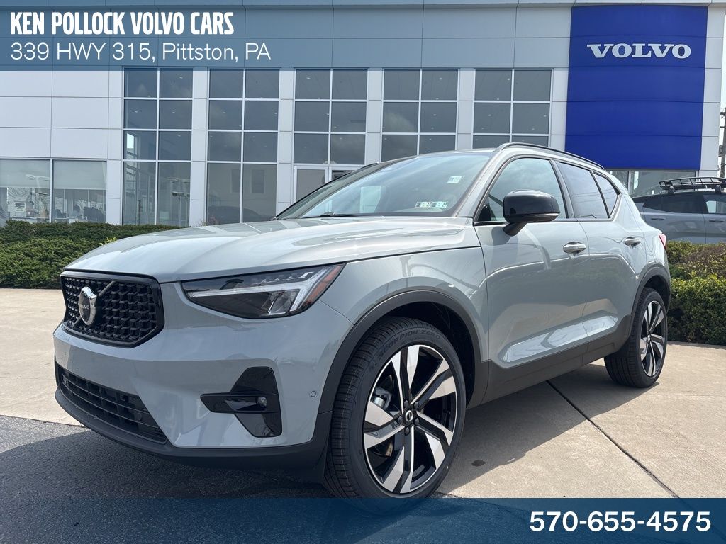2026 Volvo XC40 SUV 