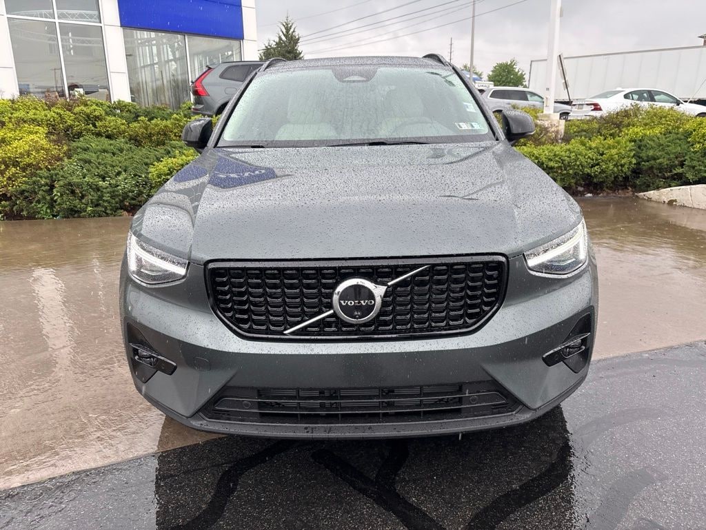 New 2026 Volvo XC40 B5 Plus SUV