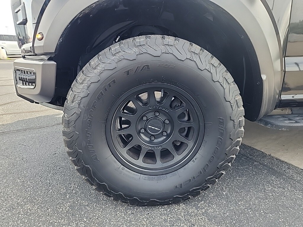 2019 Ford F-150 Raptor photo 2
