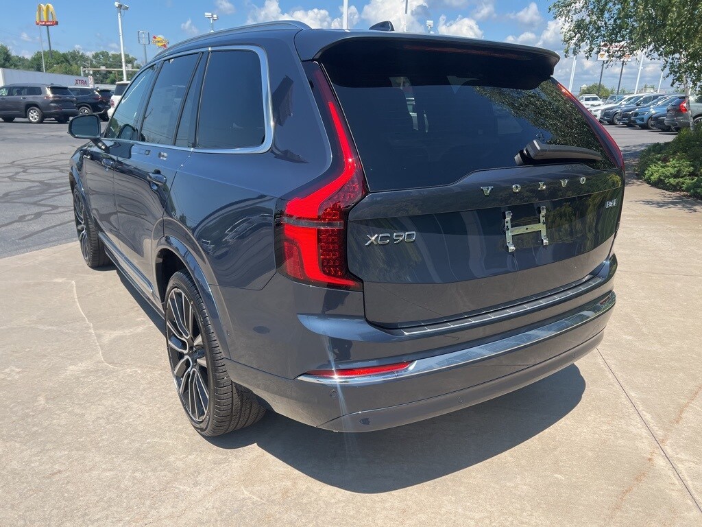 2026 Volvo XC90 Plus Black Edition photo 3