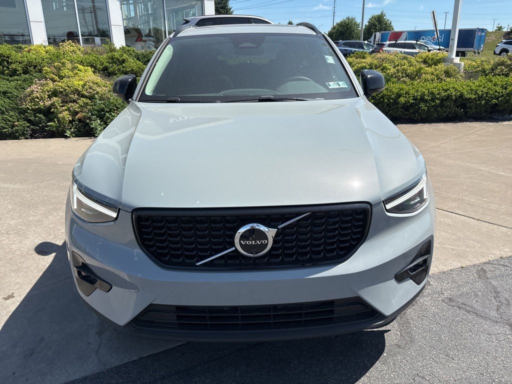 New 2026 Volvo XC40 B5 Plus SUV