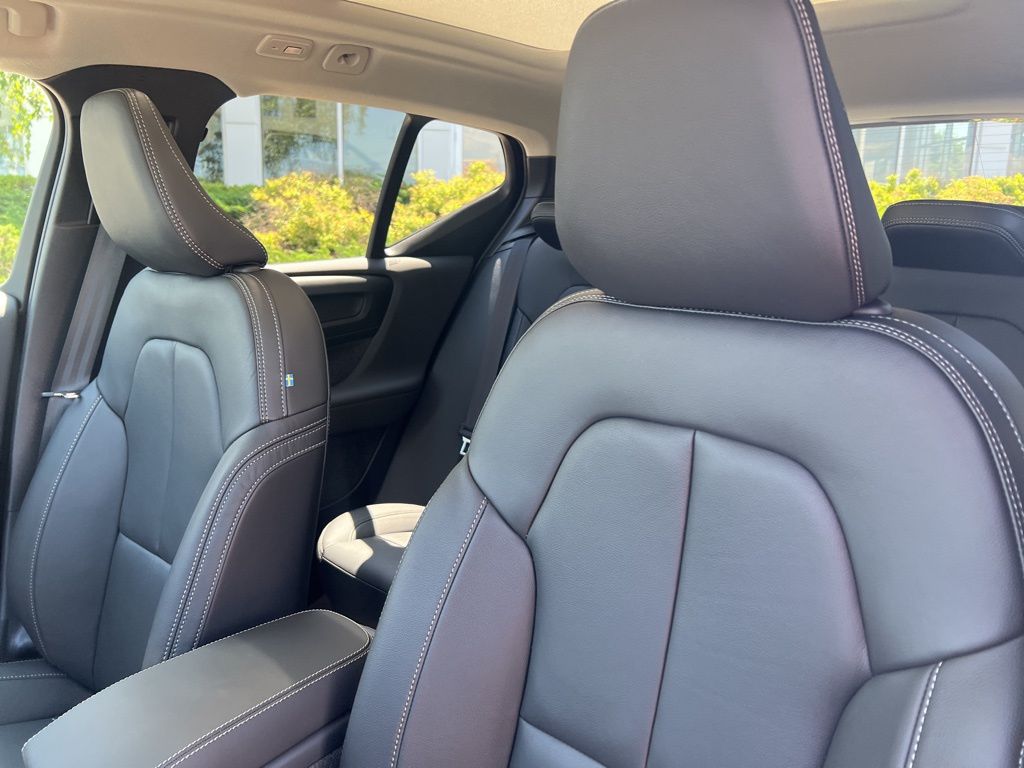 2026 Volvo XC40 Ultra - Photo 15