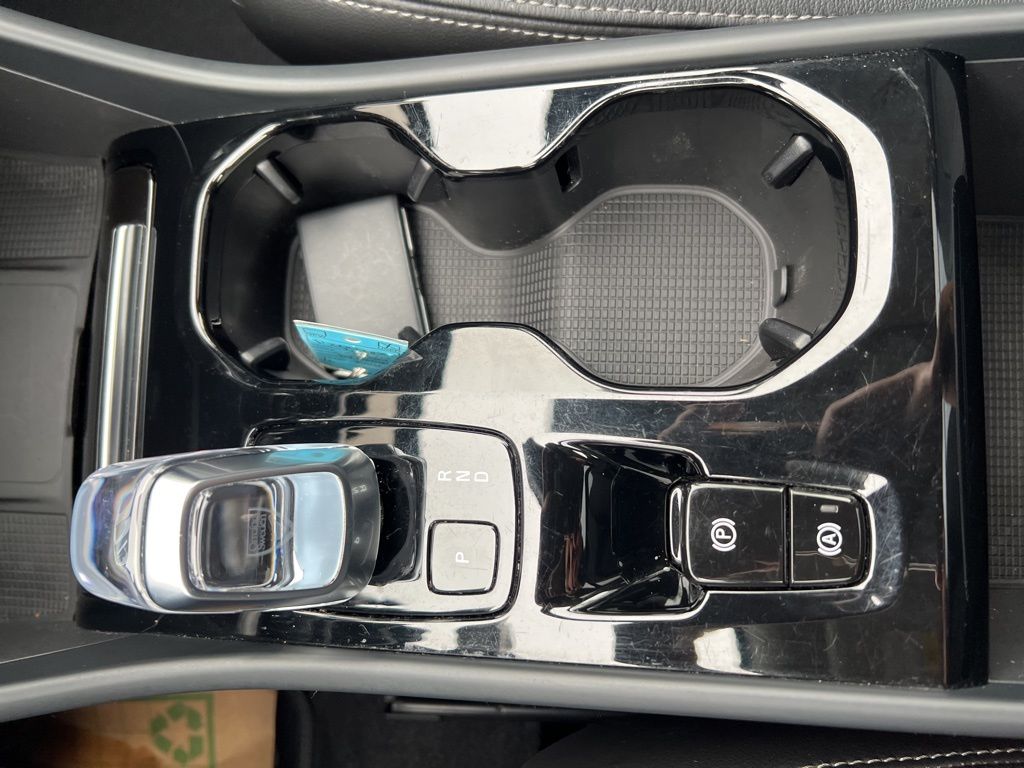 2023 Volvo XC40 Plus - Photo 24
