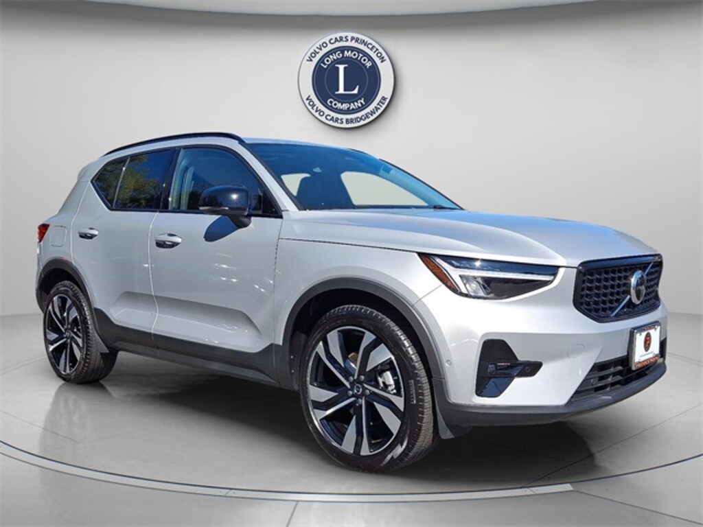 Certified 2025 Volvo XC40 B5 Plus Dark Theme SUV
