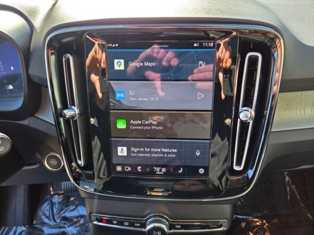 Certified 2025 Volvo XC40 B5 Core Bright Theme SUV