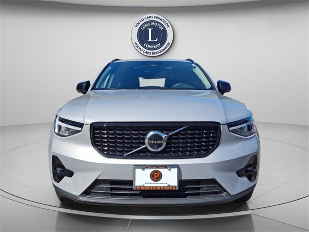 Certified 2025 Volvo XC40 B5 Plus Dark Theme SUV