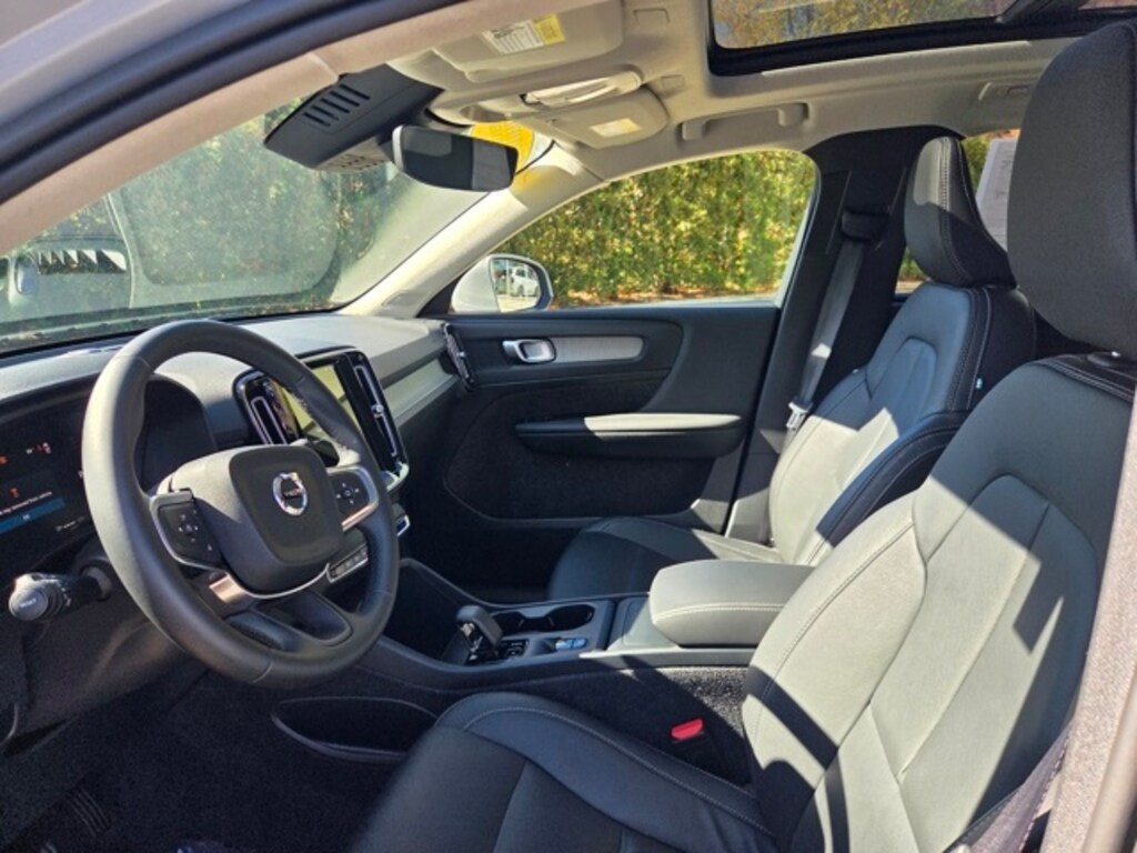 Certified 2025 Volvo XC40 B5 Core Bright Theme SUV