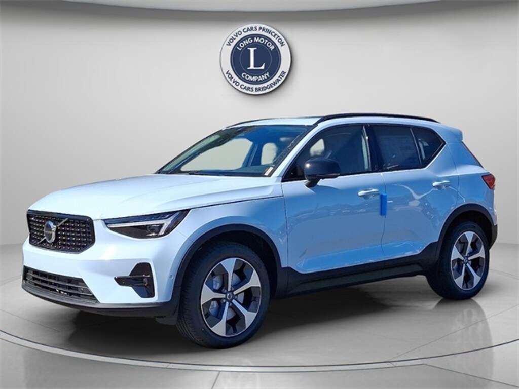 New 2026 Volvo XC40 B5 Plus SUV