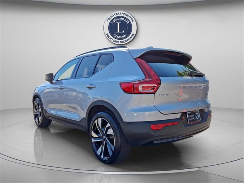 Certified 2025 Volvo XC40 B5 Plus Dark Theme SUV