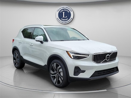 2025 Volvo XC40 B5 Ultra Bright Theme SUV