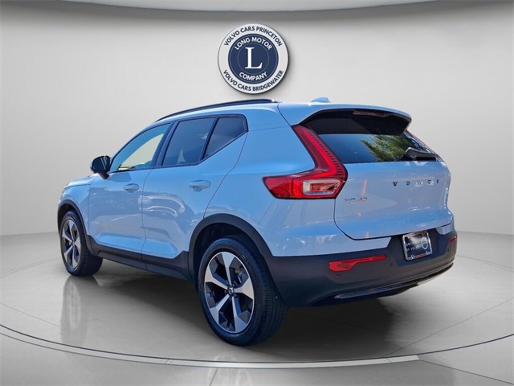 Certified 2025 Volvo XC40 B5 Plus Dark Theme SUV