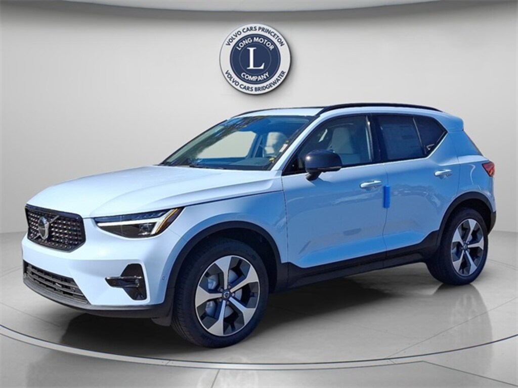 New 2026 Volvo XC40 B5 Plus SUV
