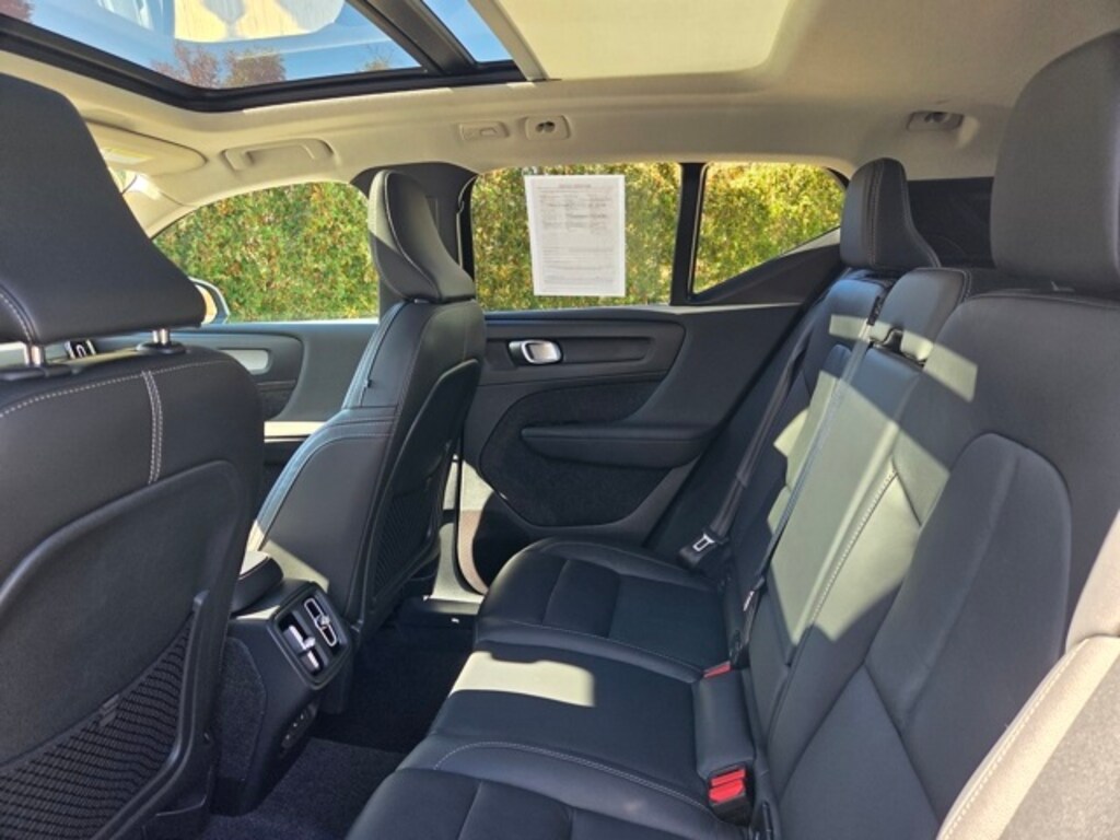 Certified 2025 Volvo XC40 B5 Core Bright Theme SUV